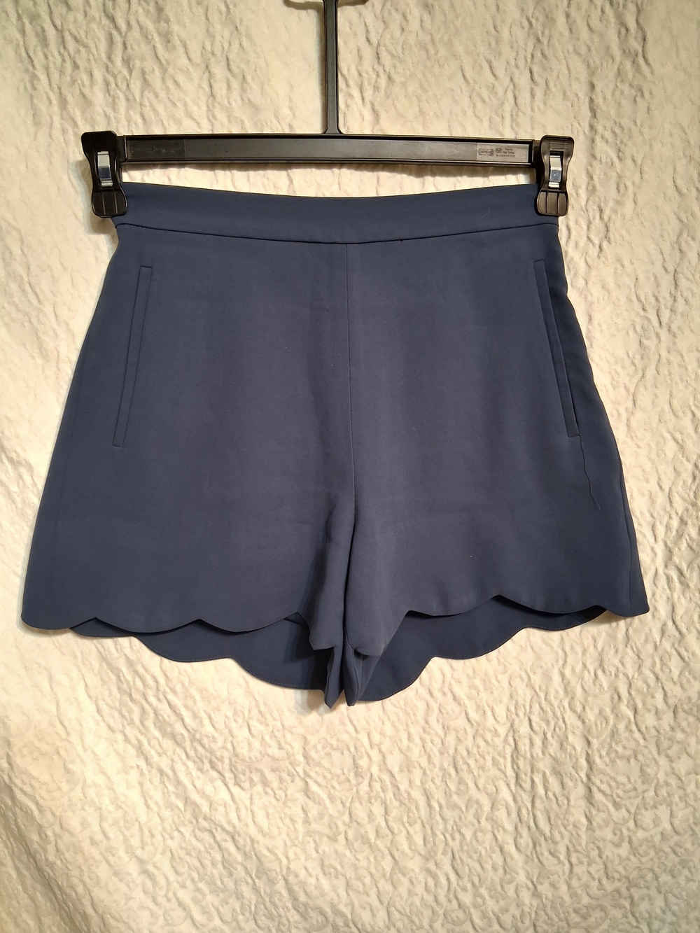 Wilfred High-Waist Scallop Hem Shorts in Blue